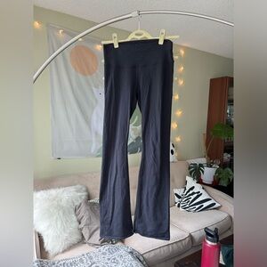 alo yoga black flared leggings in a size M!